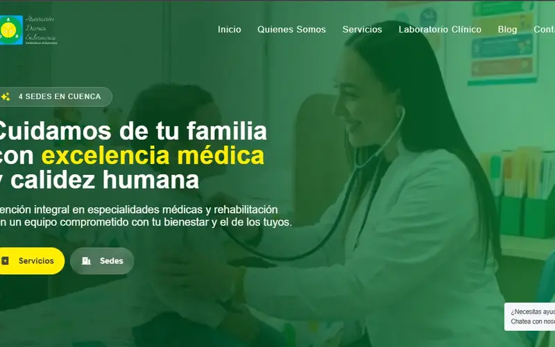 Captura del directorio médico de ADS Cuenca, salud multisede, listando 17 especialidades con accesos directos al equipo médico.